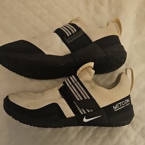 Nike Metcon Men's Athletic Shoes in Black and Cream